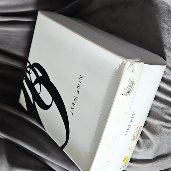 New In Box Nine West Silver Heels Size 10.5m - Picture 9 of 9